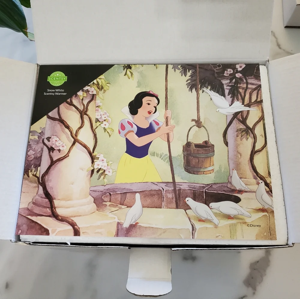 Disney’s Snow White Scentsy Warmer